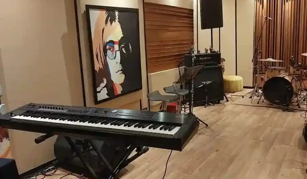 Dijual Rumah Full Furnished di Batununggal Indah Estate Bandung -12