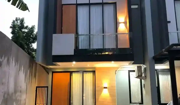 Jual Rumah Baru di Cipedak Jagakarsa Jakarta Selatan Dilengkapi Kolam Renang dan Rooftop -1