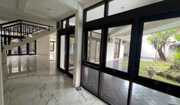 Rumah 2 Lantai di Jalan Malang Menteng Jakarta Pusat