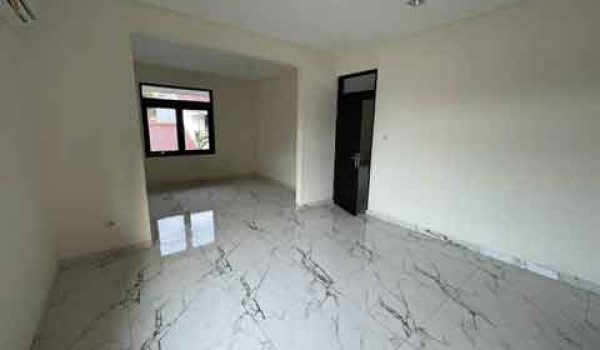 Rumah 2 Lantai di Jalan Malang Menteng Jakarta Pusat