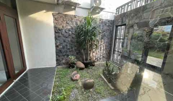 Rumah 2 Lantai di Jalan Malang Menteng Jakarta Pusat