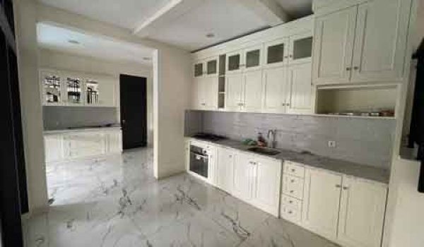 Rumah 2 Lantai di Jalan Malang Menteng Jakarta Pusat