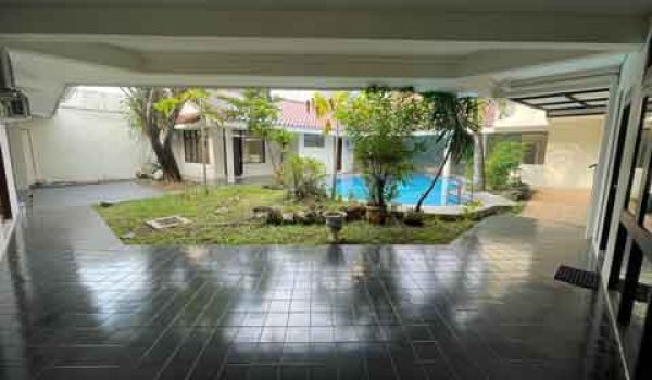 Rumah 2 Lantai di Jalan Malang Menteng Jakarta Pusat