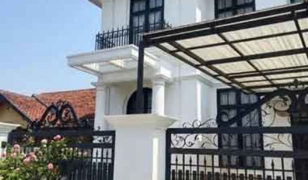 Rumah 2.5 Lantai American Classic di Cibugel Sumedang