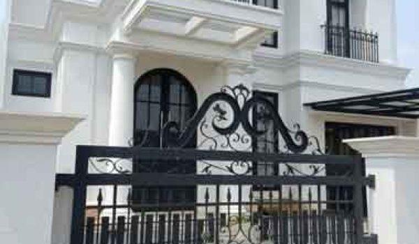 Dijual Rumah 2.5 Lantai American Classic di Cibugel Sumedang