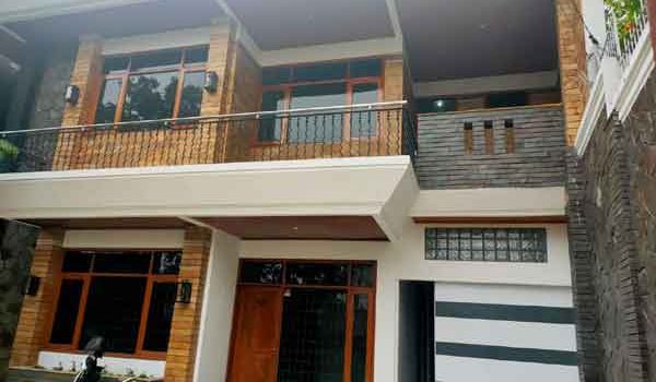 Dijual Rumah 3 Lantai di Holis Regency Bandung