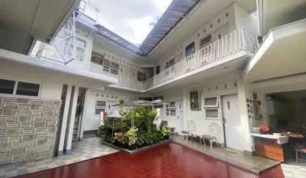 Rumah Klasik di Sayap Jalan Riau Bandung
