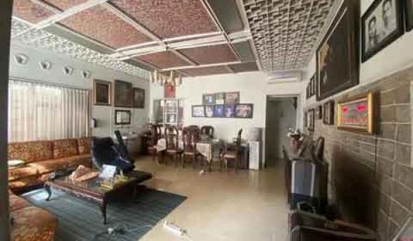 Rumah Klasik di Sayap Jalan Riau Bandung