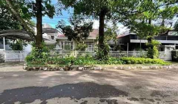 Dijual Rumah Klasik di Sayap Jalan Riau Bandung