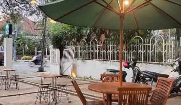 Rumah Mainroad Jalan Riau Bandung