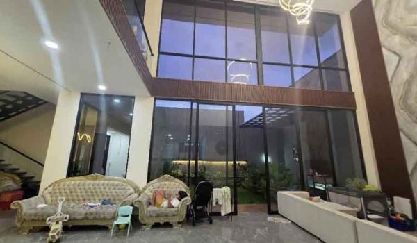 Rumah Mewah 3 Lantai di Taman Kopo Katapang