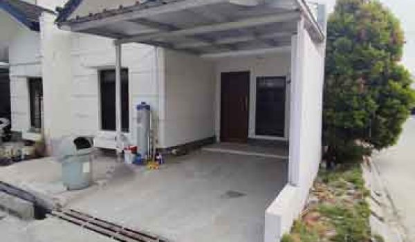 Rumah Minimalis di Bentang Artha Residence