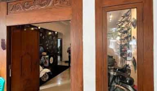 Rumah Siap Huni dengan Kolam Renang di Kemang Jakarta Selatan