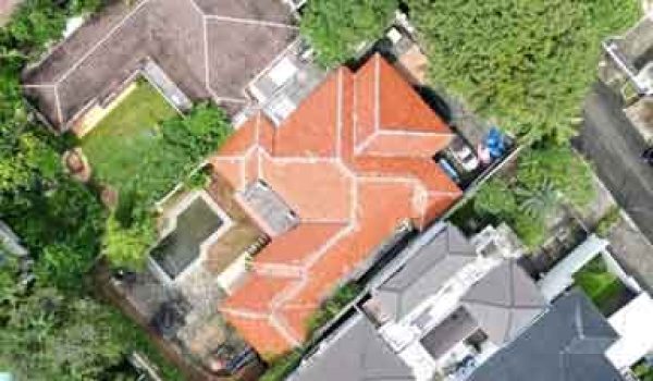 Rumah Siap Huni dengan Kolam Renang di Kemang Jakarta Selatan