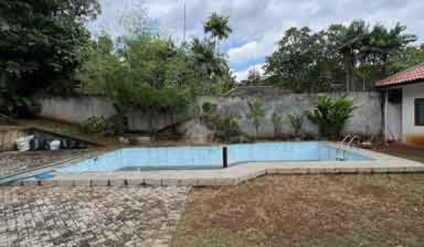 Rumah Siap Huni dengan Kolam Renang di Kemang Jakarta Selatan