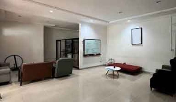 Rumah Siap Huni dengan Kolam Renang di Kemang Jakarta Selatan