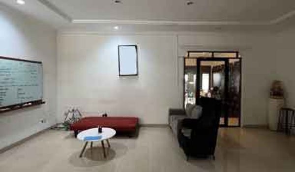 Rumah Siap Huni dengan Kolam Renang di Kemang Jakarta Selatan