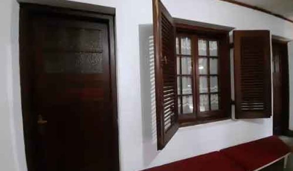 Rumah Vintage Non Heritage di Mainroad Wastukencana Bandung