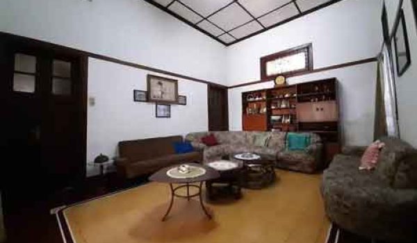 Rumah Vintage Non Heritage di Mainroad Wastukencana Bandung
