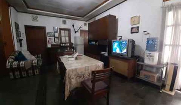 Rumah Vintage Non Heritage di Mainroad Wastukencana Bandung