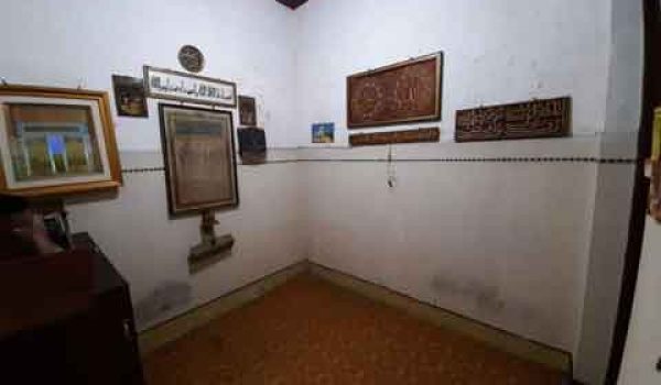Rumah Vintage Non Heritage di Mainroad Wastukencana Bandung