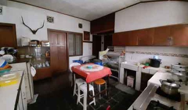 Rumah Vintage Non Heritage di Mainroad Wastukencana Bandung