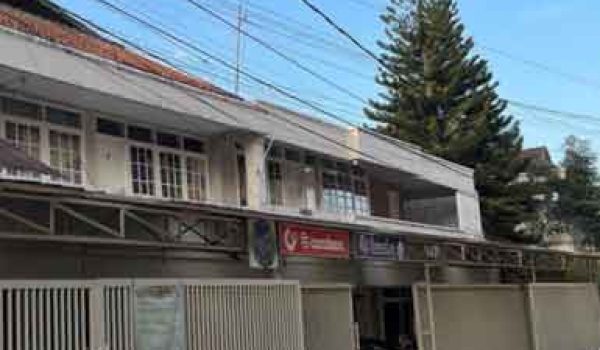 Rumah dengan Usaha Aktif di Cisitu Indah Dago Bandung