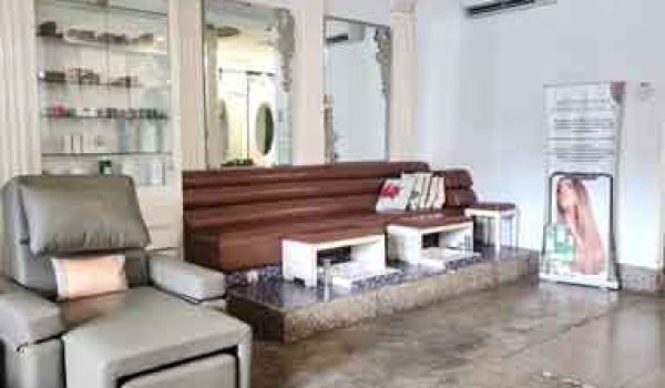 Rumah di Jalan Cikini Raya Menteng Jakarta Pusat