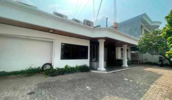 Rumah di Jalan Empu Sendok Kebayoran Baru Jakarta Selatan