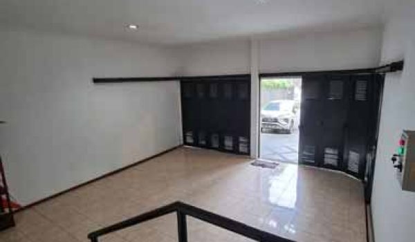 Rumah di Komplek Setra Duta Bandung
