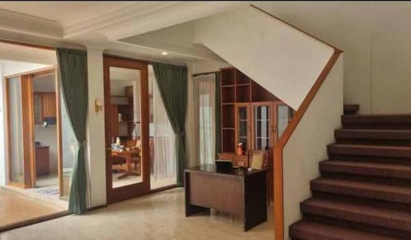 Rumah di Komplek Setra Duta Bandung