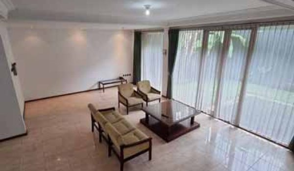 Rumah di Komplek Setra Duta Bandung