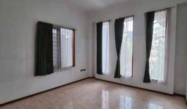 Rumah di Komplek Setra Duta Bandung