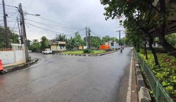 Tanah Hook di Jalan Raya Tanjung Barat Jakarta Selatan